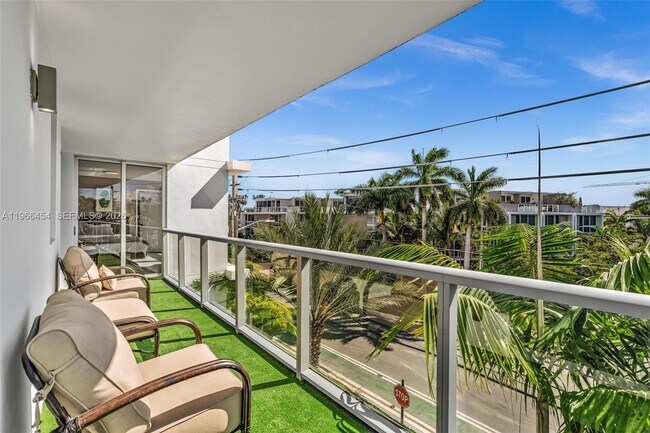 Building Photo - 9901 E Bay Harbor Dr