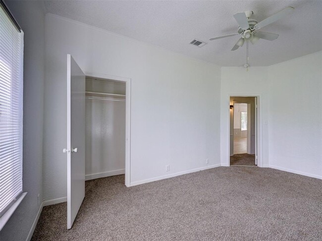 Building Photo - 610 Linden St