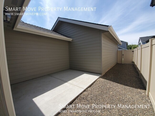 Building Photo - 3693 N Warm Creek Ave