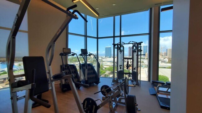 Building Photo - 1000 Auahi St #3913