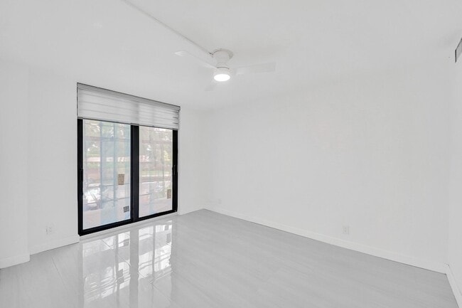 Building Photo - 3800 N Hills Dr