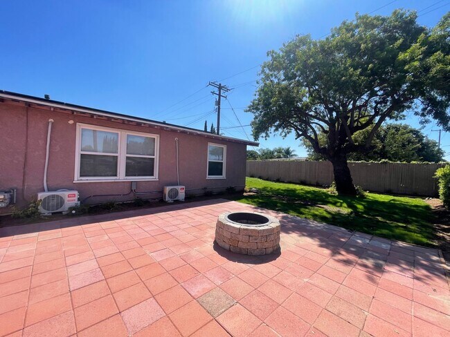 Building Photo - Beautiful Remodeled 4 Bedroom 2 Bathroom H...
