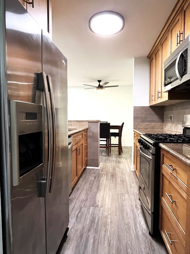 Building Photo - ****MOVE-IN SPECIAL: $500 OFF SECOND MONTH...