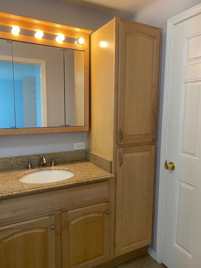 Building Photo - 4bd/1.75ba Carnation House