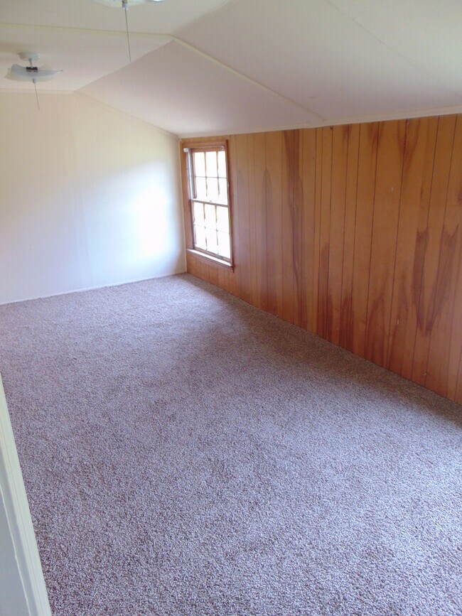 Building Photo - Water-Front Living