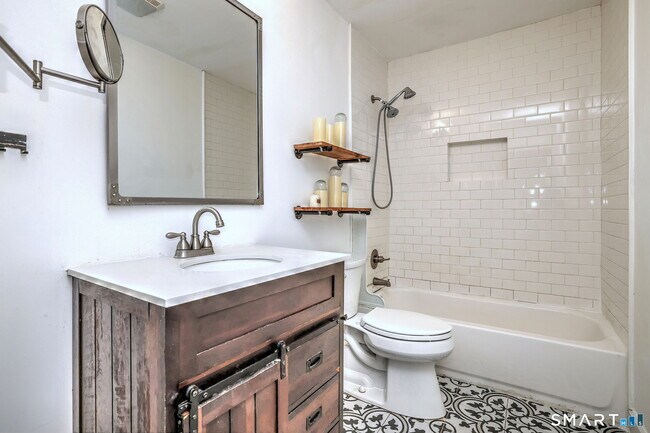 Building Photo - 42 Highland Ave