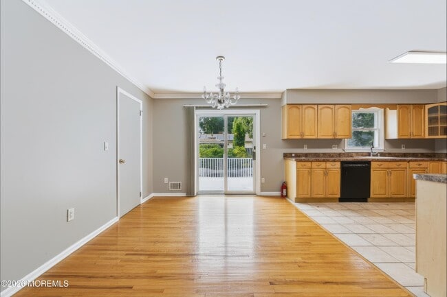 Building Photo - 1317 3rd Ave