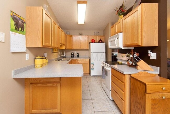 Building Photo - 3 Bedroom Townhome in South Fargo