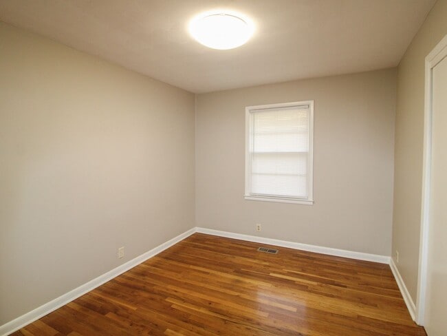 Building Photo - Nice Home close to Ardmore!