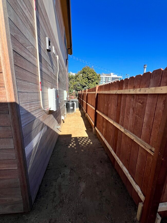 Building Photo - 2519 Corinth Ave