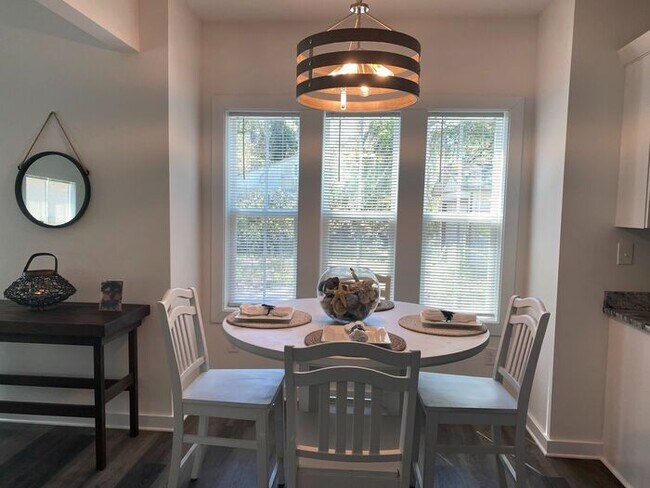 Building Photo - COMING SOON! 4 Bedroom Home. Poplar Masonboro Loop Location, Top schools! Garage