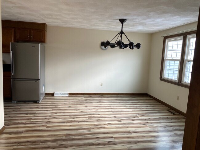 Dining - 1008 Main St