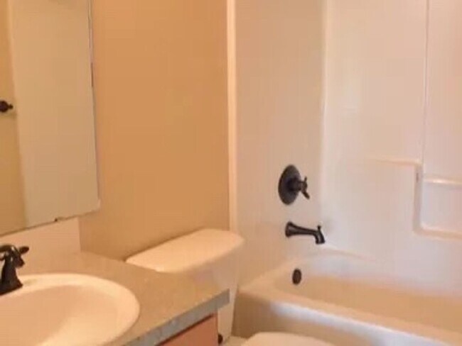 Building Photo - 3 Bed 2.5 Bath Home in desirable location!