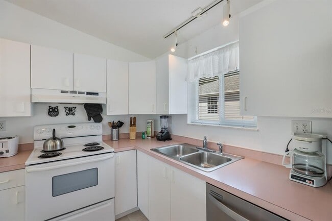 Building Photo - 2804 Avenue C