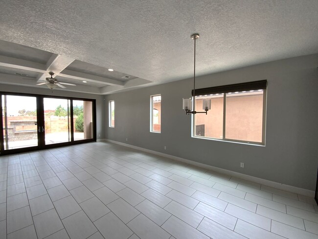 Building Photo - 3 Bedroom & An Office Luxury Home Availabl...