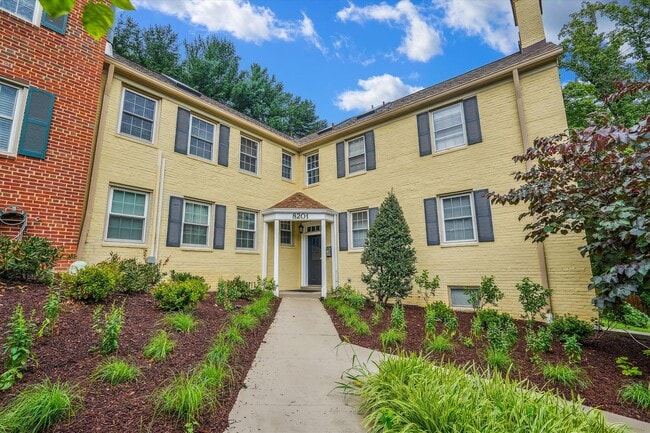 Primary Photo - Beautiful 1BR/Loft at Rock Creek Garden Co...
