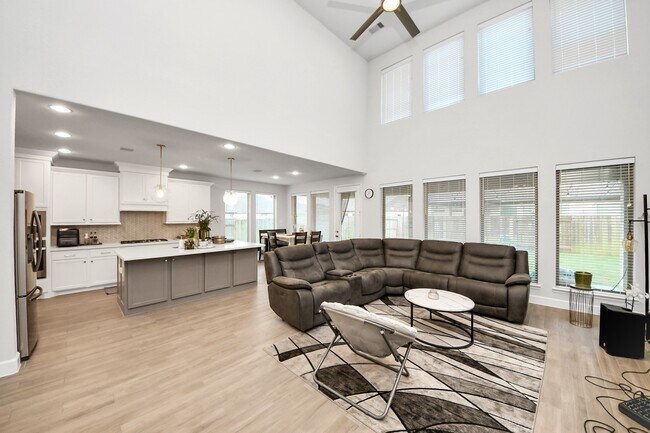 Building Photo - 5506 Onyx Fls Dr