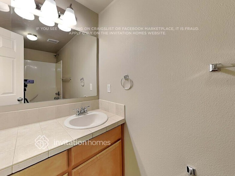 Building Photo - 521 50th St SE