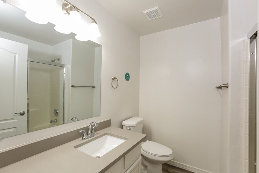 Building Photo - 1105 E Blackhawk Dr