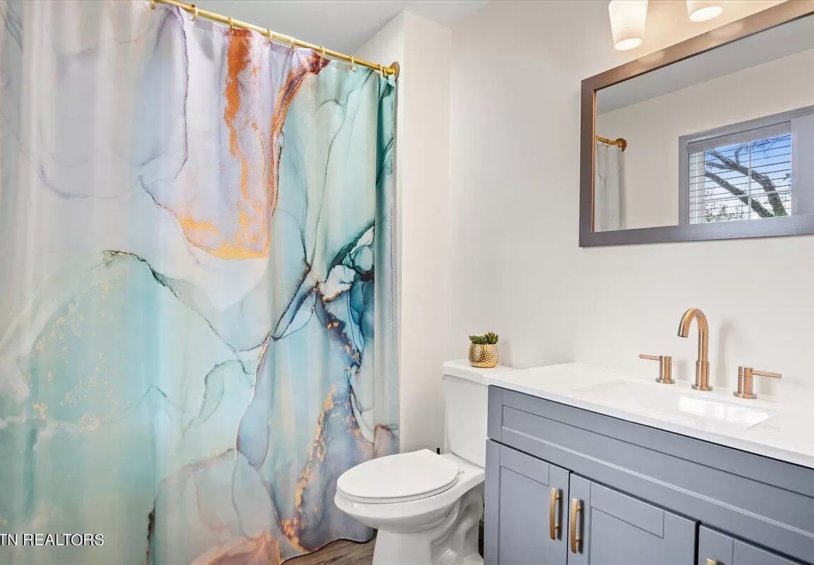 Building Photo - 1928 Vermont Ave