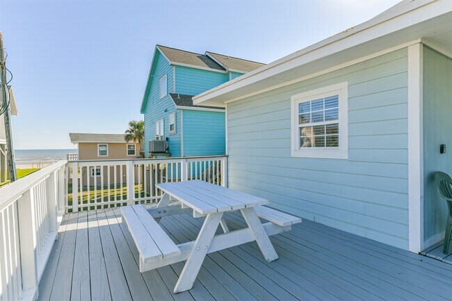 Building Photo - 16904 Beachcomber Dr