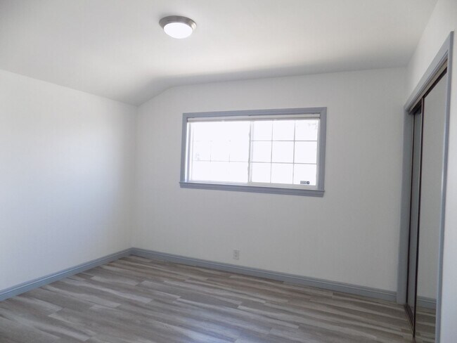 Building Photo - Ranch Style 1 Level, 3Bed/2Bath, Miraleste Pines, Custom Touches Everywhere