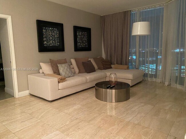 Building Photo - 1900 N Bayshore Dr