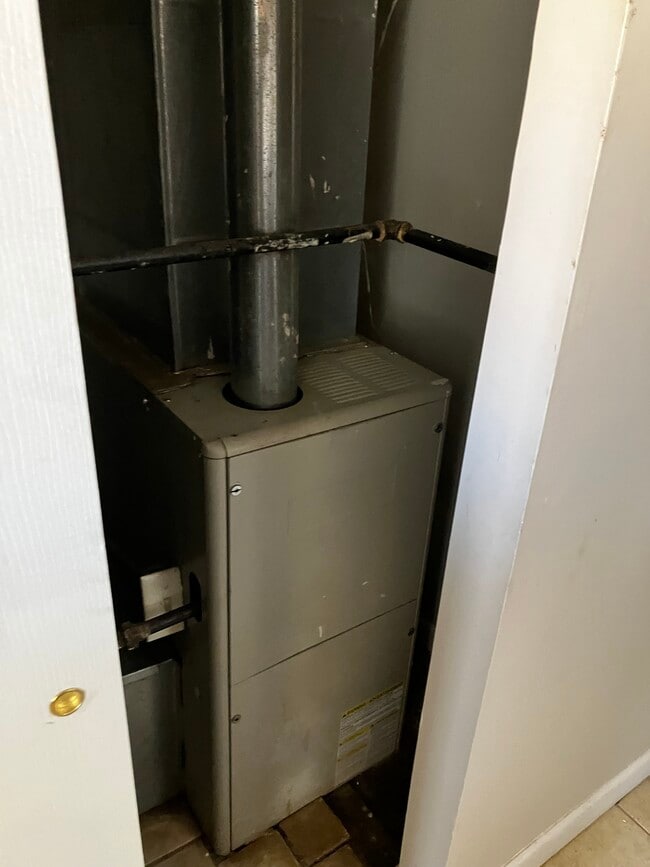 Building Photo - 2404 E 74th St