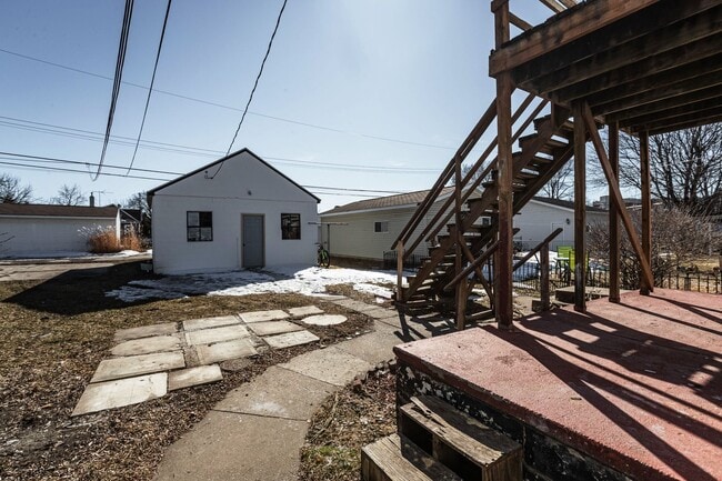 Building Photo - nre936