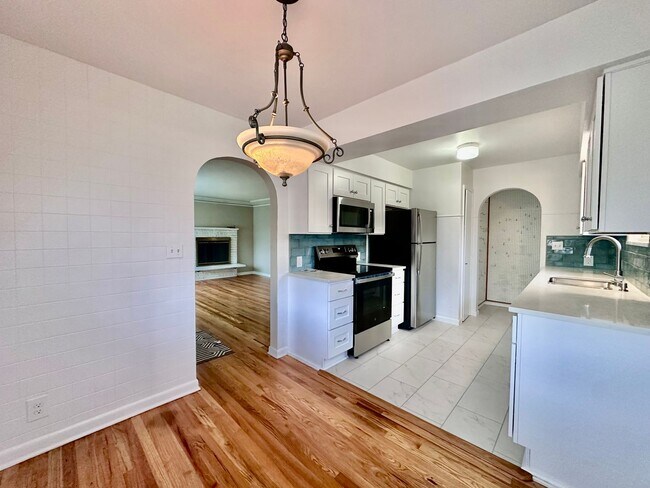 Building Photo - Bungalow Style Single-Family Home in Mt. Tabor Neighborhood