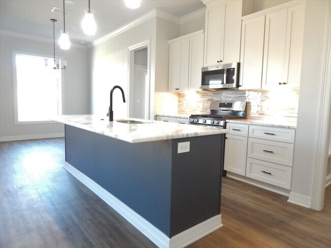 Building Photo - Whitehouse ISD! Gorgeous 4 Bedroom, 2 Bath...