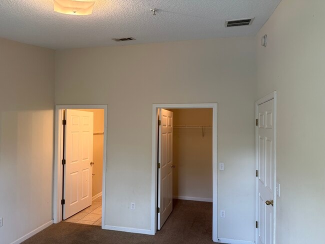 Building Photo - 9595 Amarante Cir