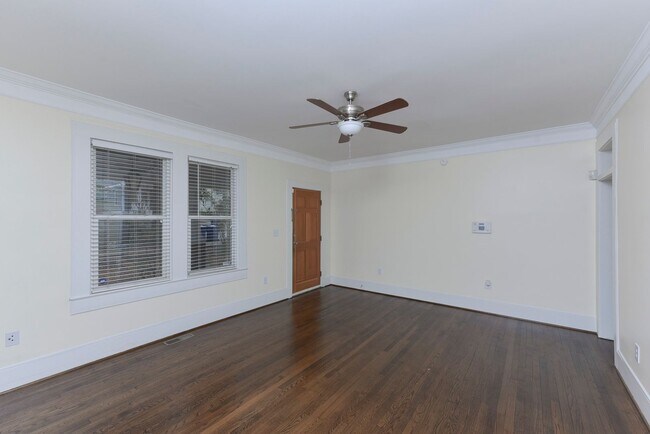 Building Photo - Cozy 3BR/2BA Home Steps from USC – PRE-LEA...