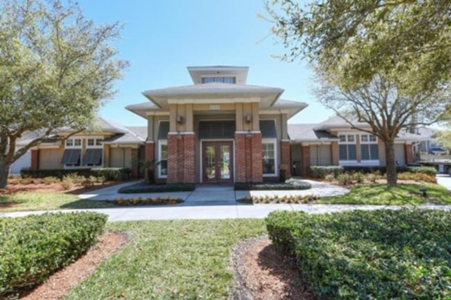 Building Photo - Beautiful 3 bedroom, 2.5 bathroom townhome