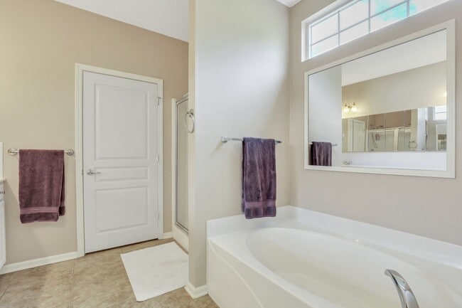 Building Photo - Stunning 2 bedroom, 2 bath in Bluffton