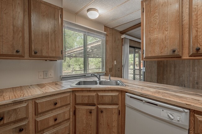 Building Photo - 30 Allen Rd