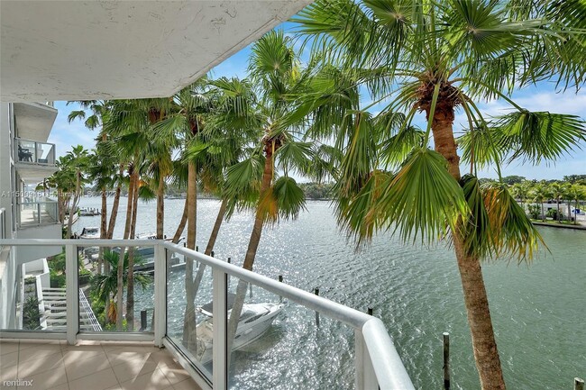 Building Photo - 3 br, 2 bath House - 5900 Collins Ave Apt 408