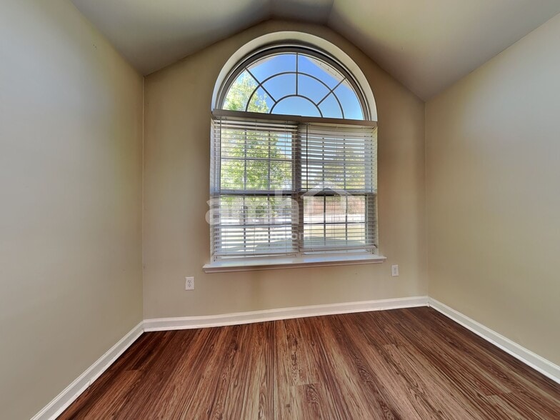 Building Photo - 28 Bostwick Dr