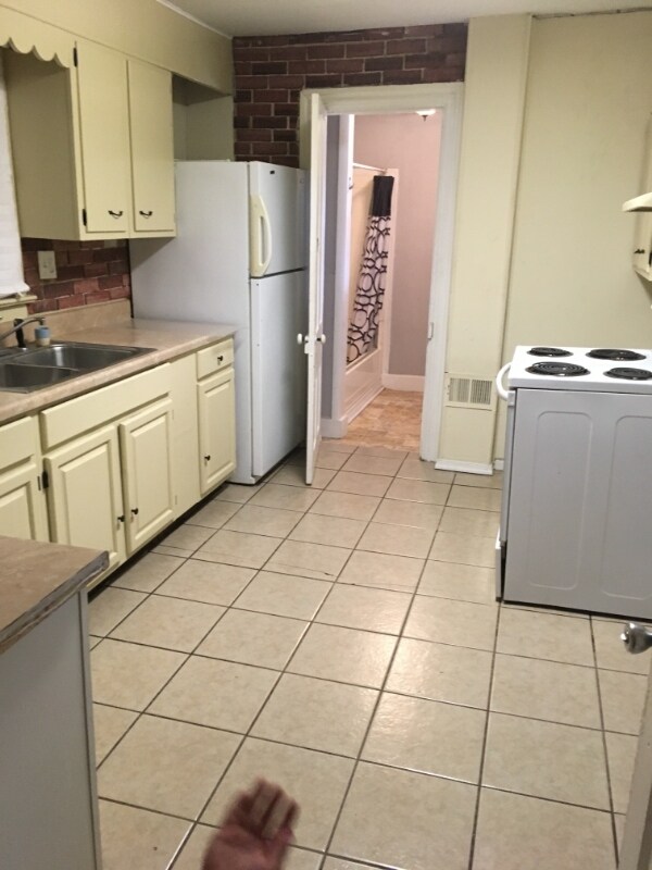 Building Photo - 14 S East St