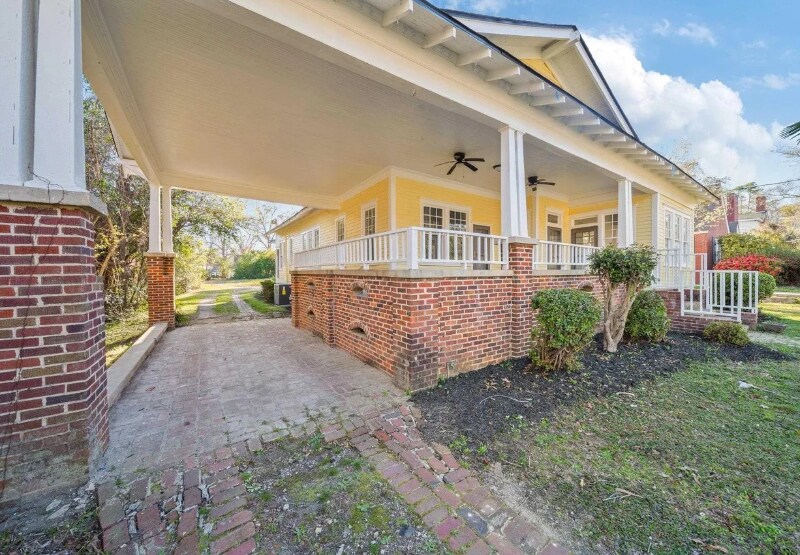 Building Photo - 1957 Broughton St