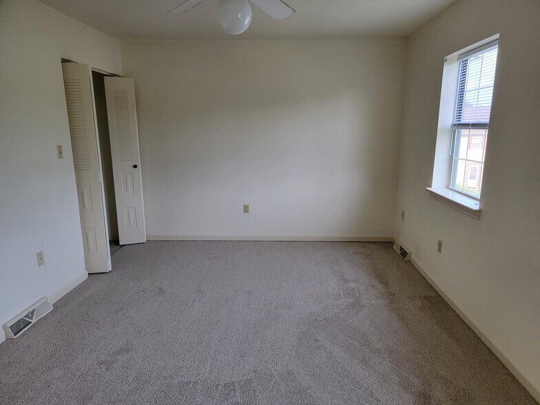 Building Photo - 396 Dohner Dr