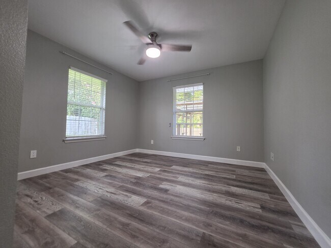 Building Photo - 1682 Village Pkwy
