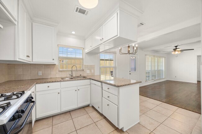 Building Photo - 1726 Wycliffe Dr