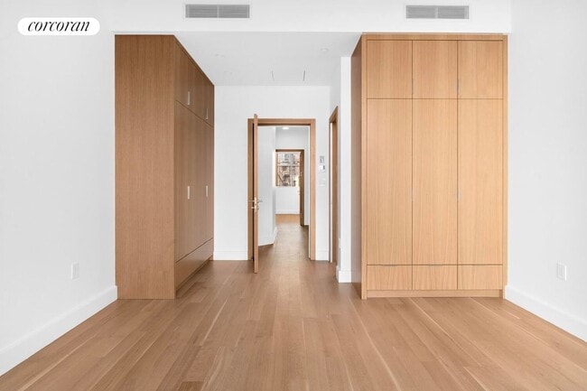 Building Photo - 24 Frost St