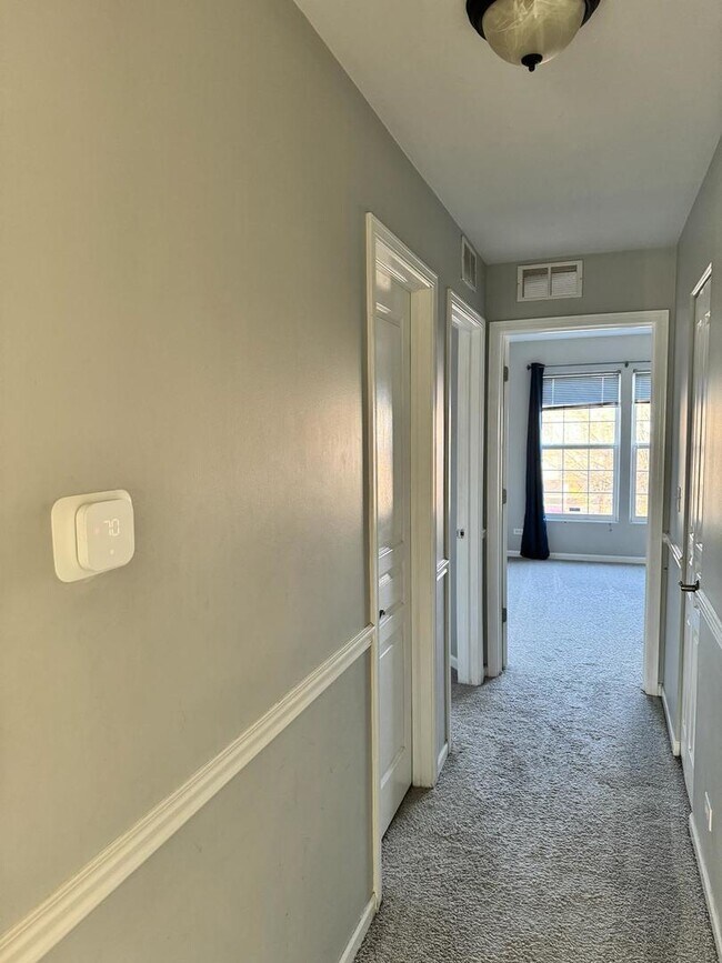 Building Photo - 3292 Bromley Ln