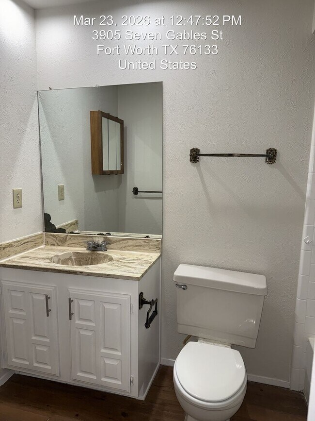 Building Photo - 3905 7 Gables St