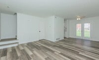 Building Photo - Room in Townhome on Greenbriar Rd