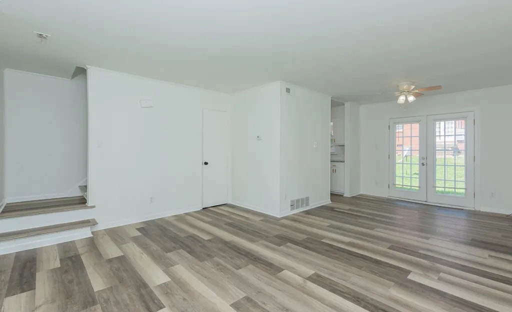 Building Photo - Room in Townhome on Greenbriar Rd