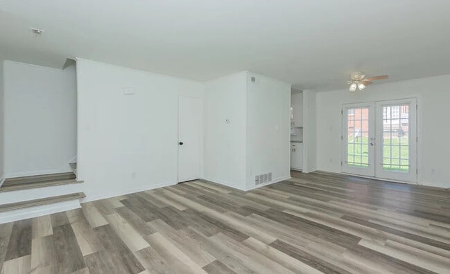 Primary Photo - Room in Townhome on Greenbriar Rd
