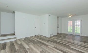 Building Photo - Room in Townhome on Greenbriar Rd